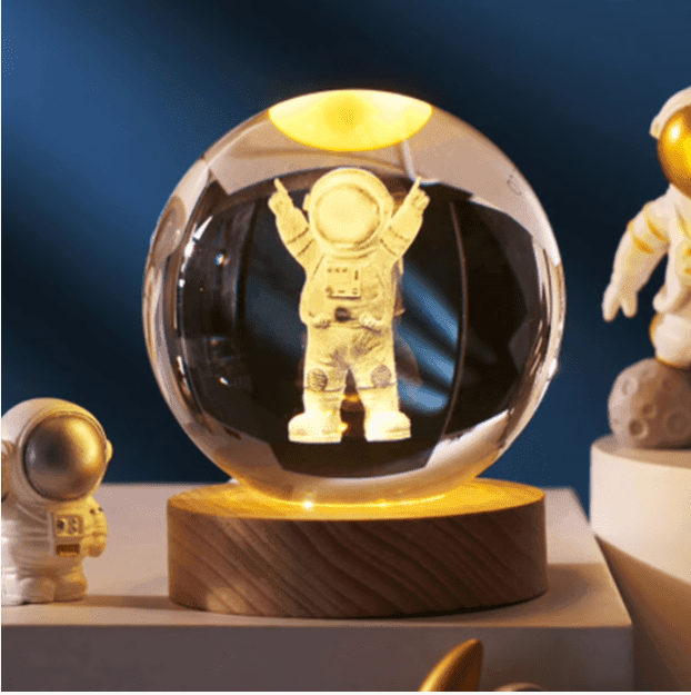3D Crystal Ball – Astronaut (7 Color Base)
